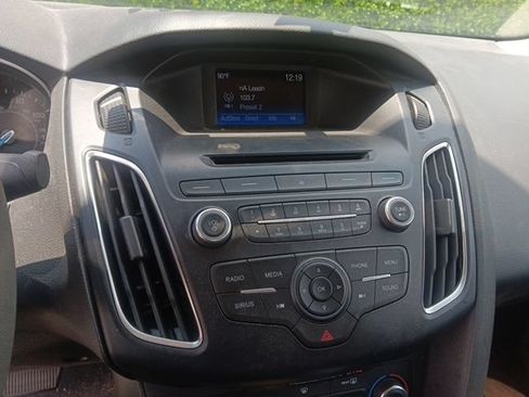 Used 2015 Ford Focus SE w/ Equipment Group 201A FWD image 6