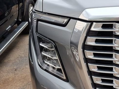 Used 2025 GMC Yukon XL Denali AWD/4WD image 8