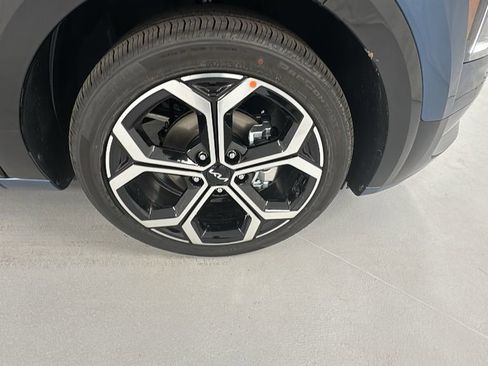 New 2025 Kia Niro EX Touring image 9