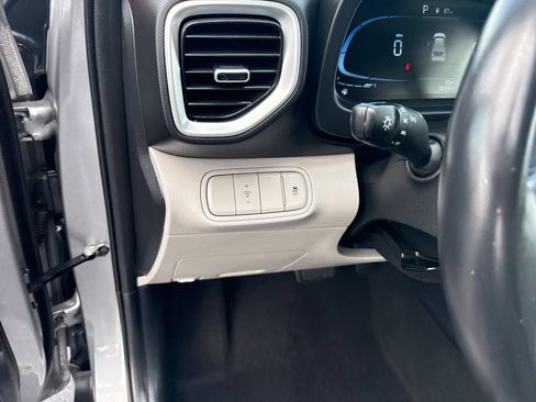 Certified 2023 Hyundai Venue SEL FWD image 15
