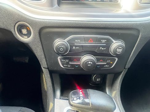 Used 2022 Dodge Charger SXT RWD image 23