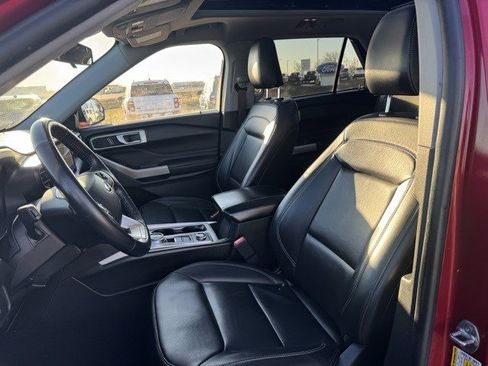 Used 2021 Ford Explorer XLT w/ Equipment Group 202A image 12