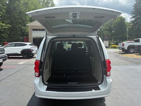 Used 2019 Dodge Grand Caravan SE FWD image 10