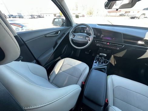 Used 2023 Kia Niro EX image 38