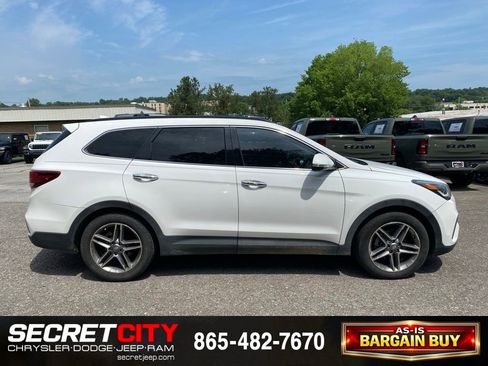Used 2017 Hyundai Santa Fe FWD image 4