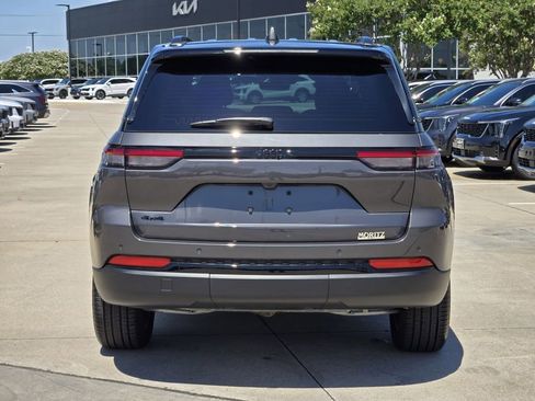 Used 2025 Jeep Grand Cherokee Limited w/ Trailer Tow Package AWD/4WD image 13
