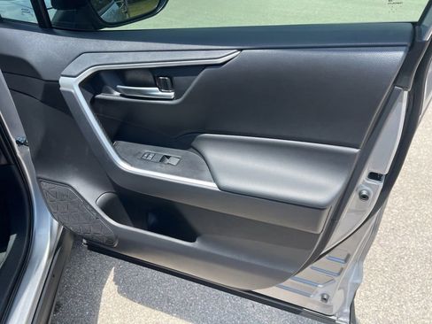 Used 2025 Toyota RAV4 XLE FWD image 54