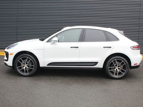 New 2026 Porsche Macan image 2