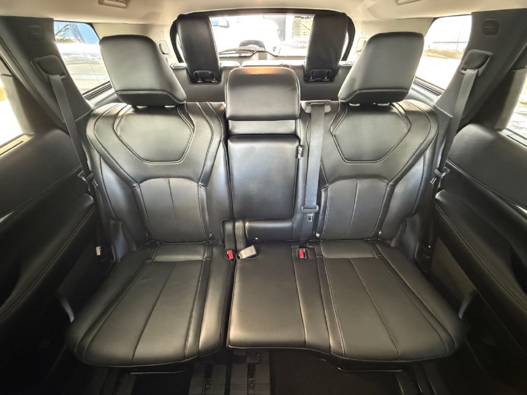 Used 2023 INFINITI QX60 Luxe w/ Performance Audio Package AWD/4WD image 39