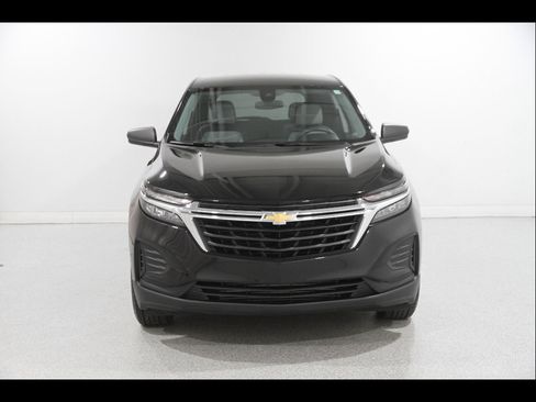 Used 2022 Chevrolet Equinox LS w/ LS Convenience Package AWD/4WD image 2