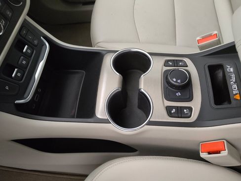 Used 2019 GMC Terrain Denali w/ Comfort Package image 26