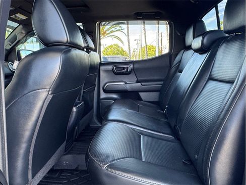 Used 2018 Toyota Tacoma TRD Off-Road AWD/4WD image 25