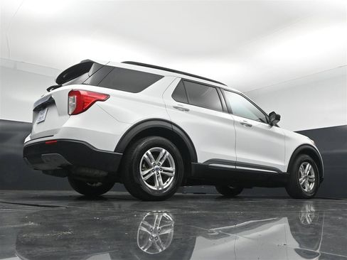 Used 2021 Ford Explorer XLT w/ Equipment Group 202A RWD image 31