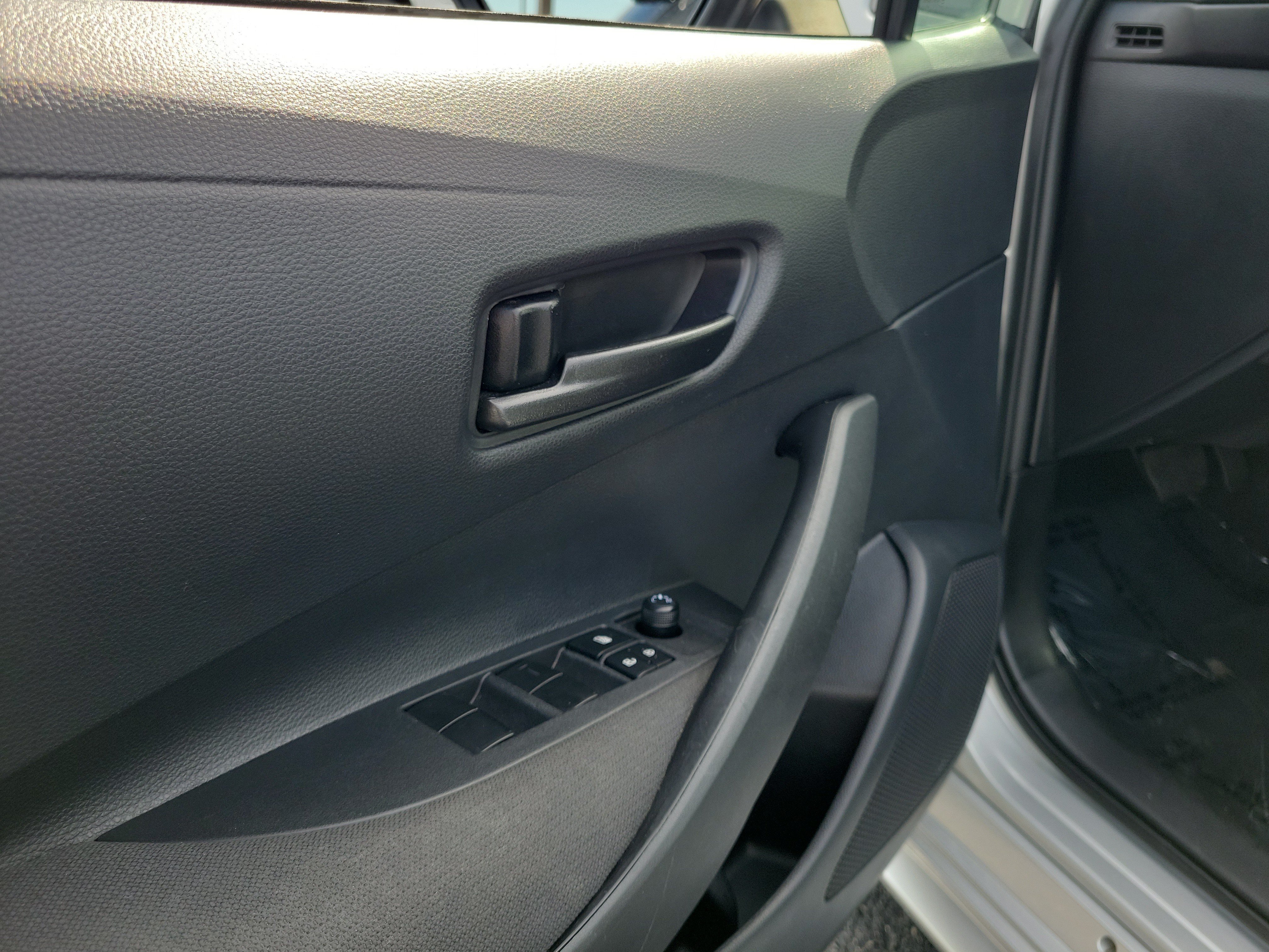 Used 2025 Toyota Corolla LE FWD image 18