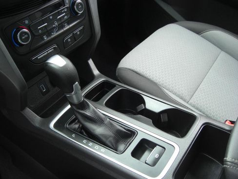 Used 2017 Ford Escape SE w/ Equipment Group 201A FWD image 8