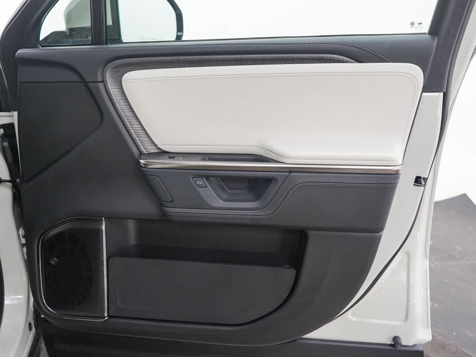 Used 2025 Rivian R1T Adventure Tri AWD/4WD image 13