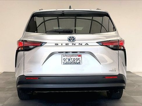 Used 2022 Toyota Sienna LE AWD/4WD image 3