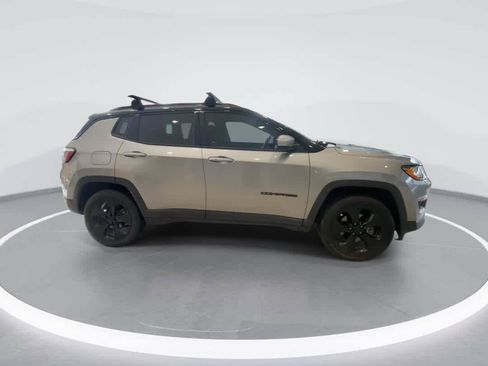 Used 2018 Jeep Compass Latitude w/ Popular Equipment Group AWD/4WD image 9