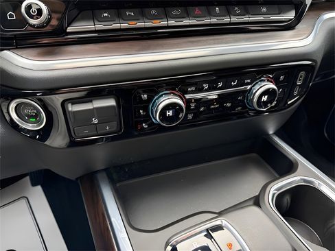 Used 2022 GMC Sierra 1500 SLT w/ SLT Convenience Package image 38