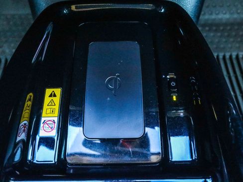 Used 2022 Toyota Prius XLE image 11