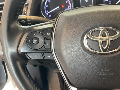 Used 2019 Toyota Camry SE FWD image 17