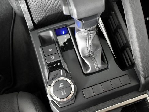 Certified 2025 Toyota Tacoma SR5 image 32