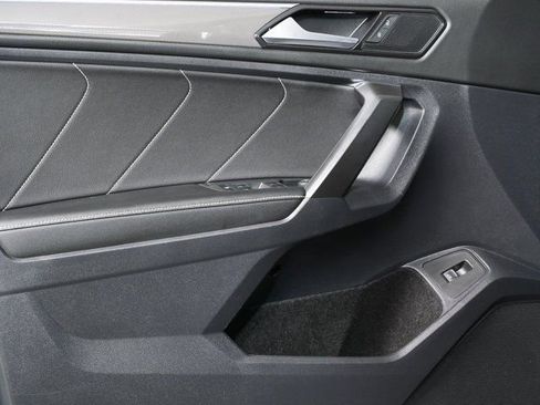 Used 2022 Volkswagen Tiguan SE R-Line FWD image 6