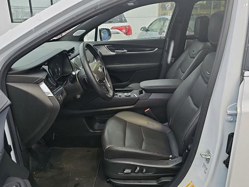 Used 2025 Cadillac XT5 Premium Luxury image 6