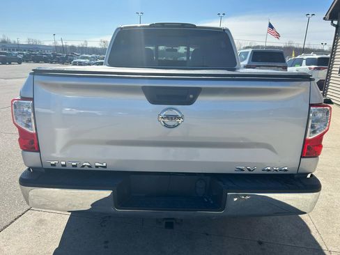 Used 2017 Nissan Titan SV image 6