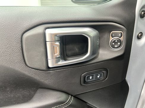 Used 2023 Jeep Wrangler Unlimited Sahara w/ Cold Weather Group AWD/4WD image 13