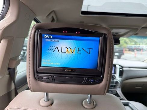 Used 2019 Chevrolet Suburban LT AWD/4WD image 19