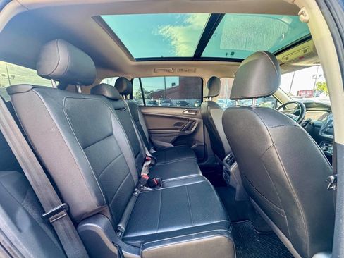 Used 2019 Volkswagen Tiguan SEL R-Line FWD image 16