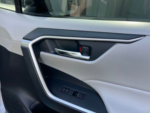 Used 2022 Toyota RAV4 XLE Premium image 50