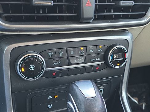 Certified 2021 Ford EcoSport SE w/ SE Convenience Package image 18