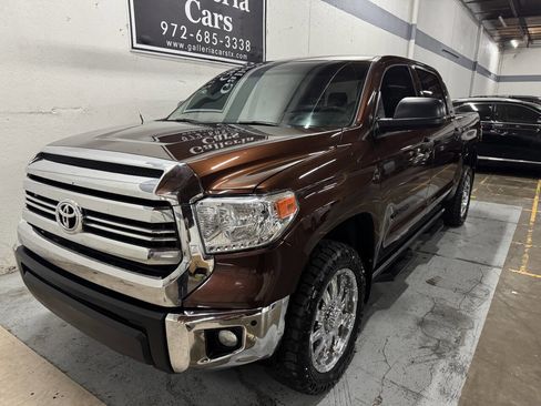 Used 2017 Toyota Tundra SR5 image 3