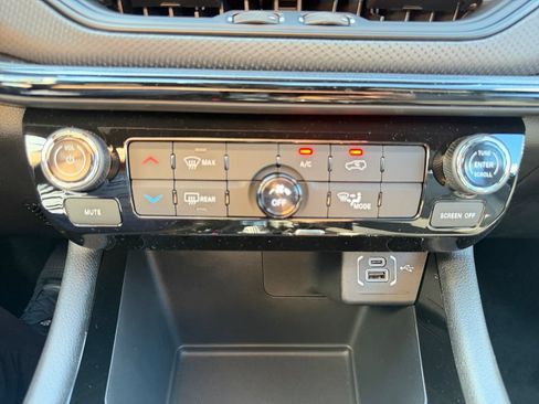New 2026 Jeep Compass Latitude AWD/4WD image 18