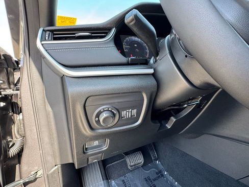 New 2025 Jeep Grand Cherokee Altitude image 25