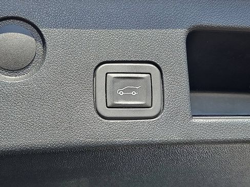 Used 2025 Chevrolet Equinox LT w/ Convenience Package II FWD image 16