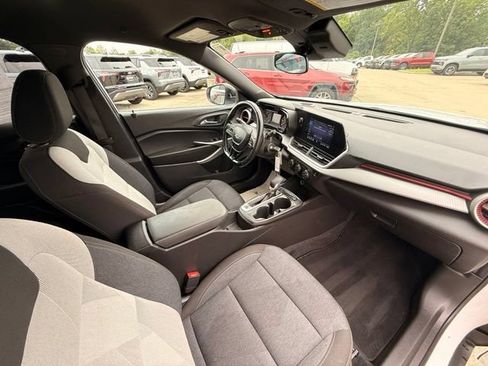 Used 2024 Chevrolet Trax RS FWD image 24