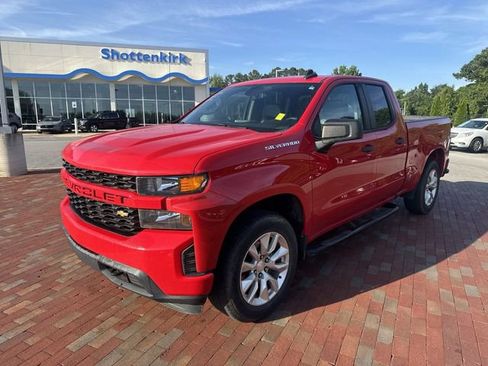 Used 2020 Chevrolet Silverado 1500 Custom w/ Custom Value Package AWD/4WD image 4