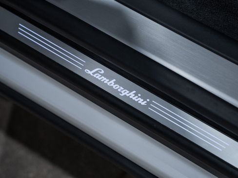 Used 2022 Lamborghini Urus AWD/4WD image 68