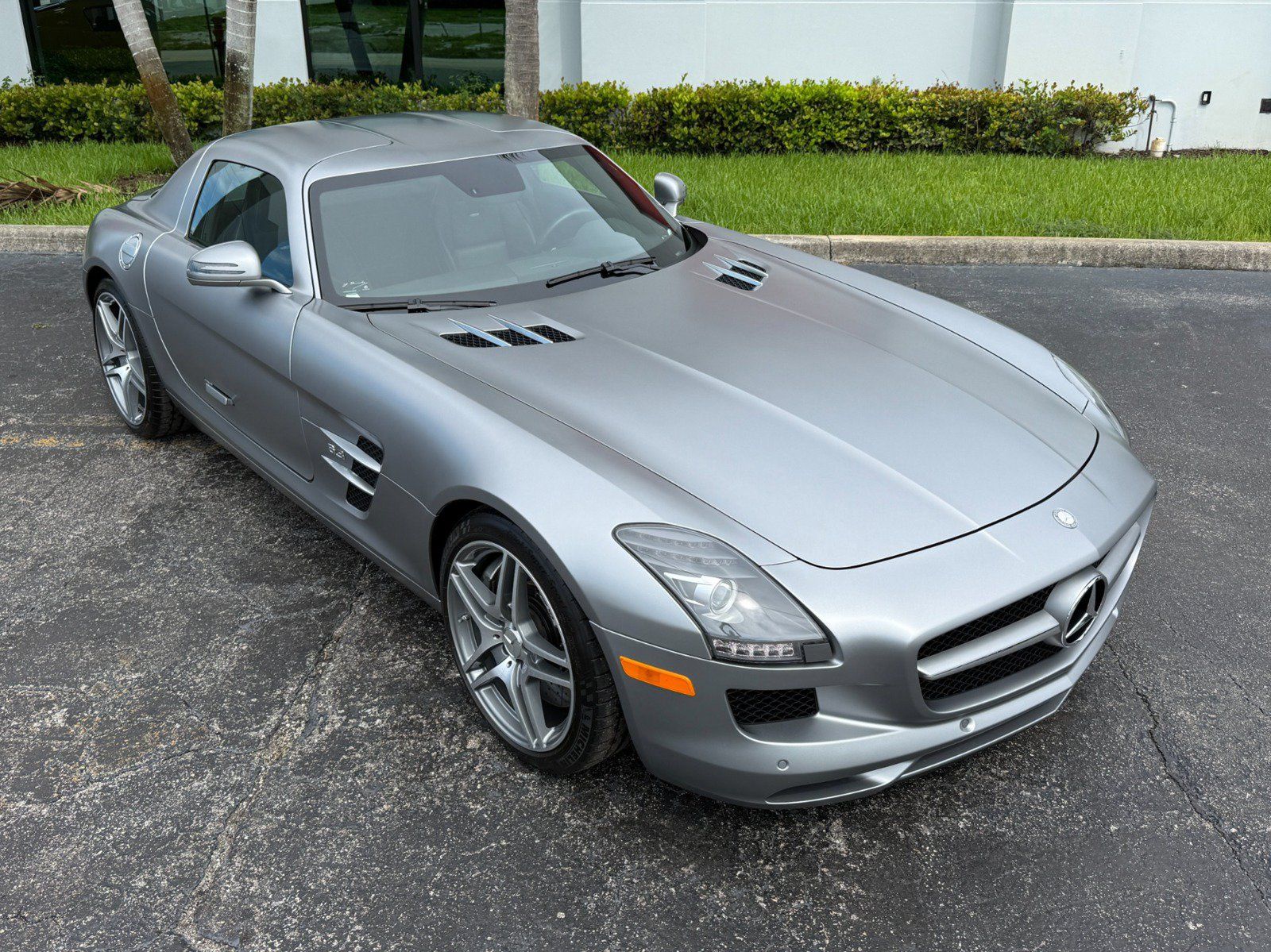 Used 2012 Mercedes-Benz SLS AMG Coupe image 5