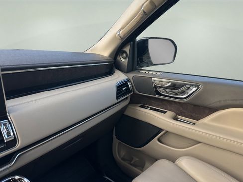 Used 2022 Lincoln Navigator Reserve image 17