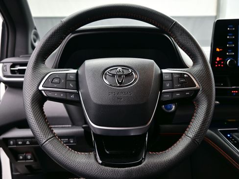 Used 2023 Toyota Sienna XSE image 26