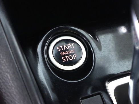 Used 2021 Nissan Versa SV FWD image 26