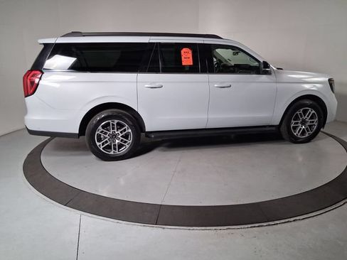 Used 2025 Ford Expedition Max Active AWD/4WD image 3