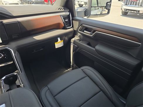New 2025 GMC Sierra 2500 Denali w/ Denali Reserve Package image 15