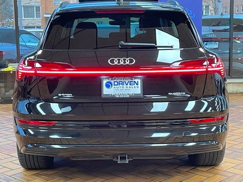 Used 2021 Audi e-tron Premium w/ Convenience Plus Package image 9