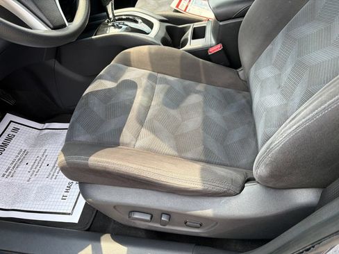 Used 2015 Nissan Rogue SV FWD image 15