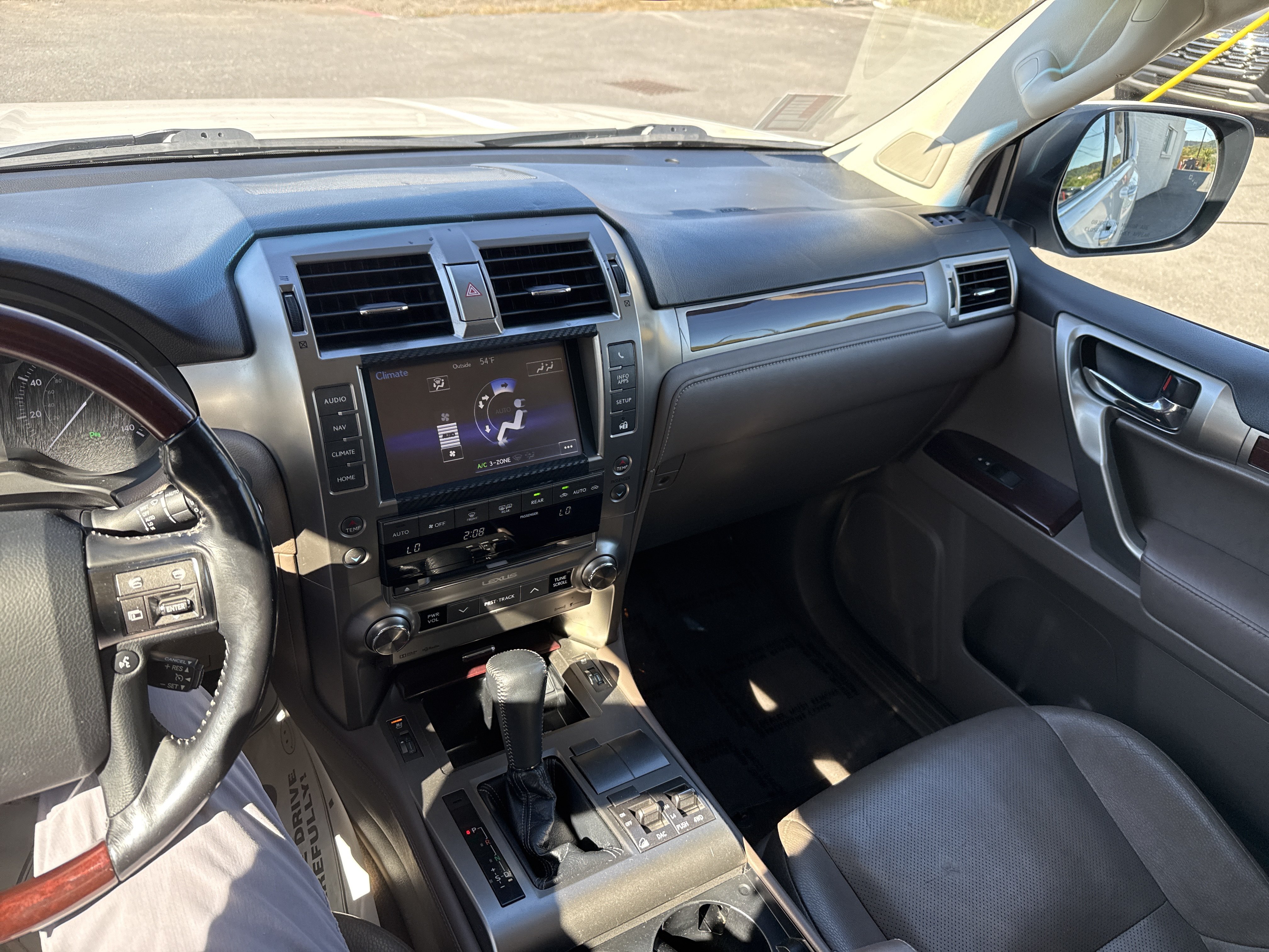 Used 2017 Lexus GX 460 Premium w/ Premium Package AWD/4WD image 23